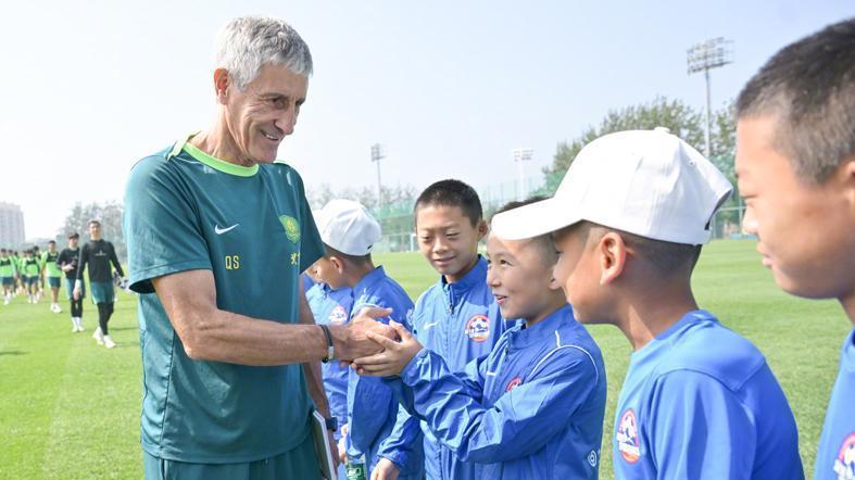 不容易, 镇工体迎战, 自己的打法 不容易, 镇工体迎战, 自己的打法