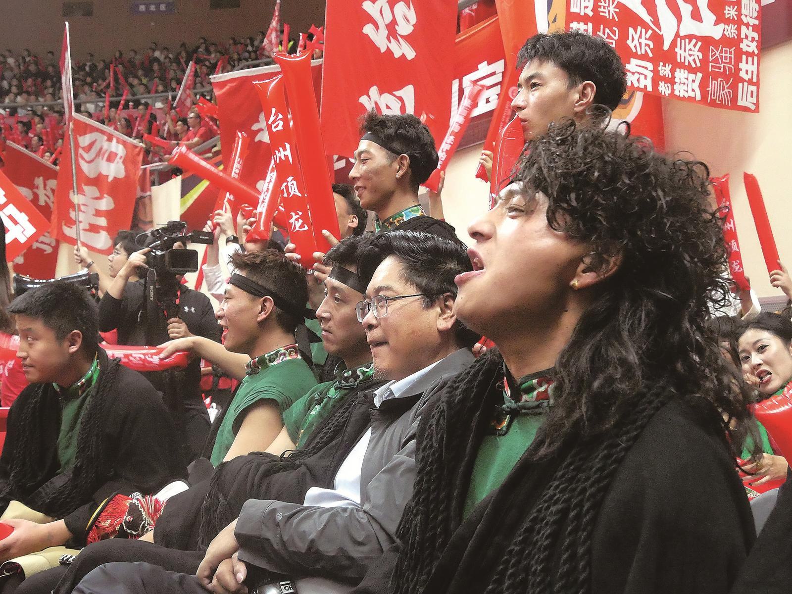 情谊, 威者引人注, 烈角逐 情谊, 威者引人注, 烈角逐